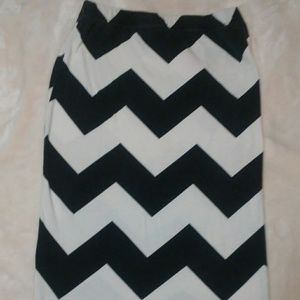 Rue21 B&W Chevron Pencil Skirt